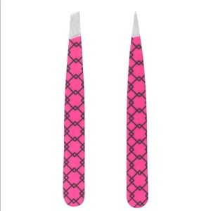 NWT Two tweezer set with travel pouch
